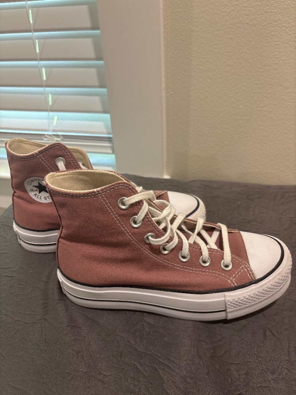 Converse All Star Chuck Taylor hi tops size 5